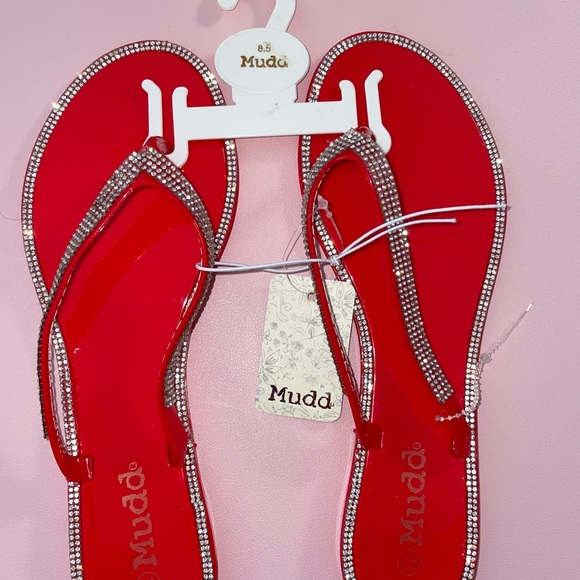 NWT Mudd Red & Sparkly Silver Sandals SIZE 8.5 - Picture 1 of 3